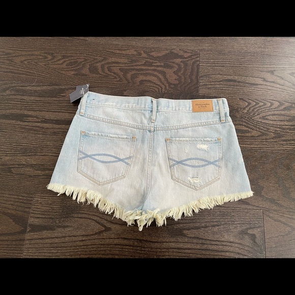 NWT Abercrombie & fitch women denim shorts - Picture 2 of 6